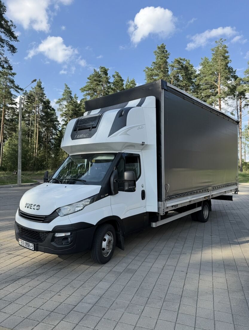 Грузовик IVECO Daily — вид три четверти